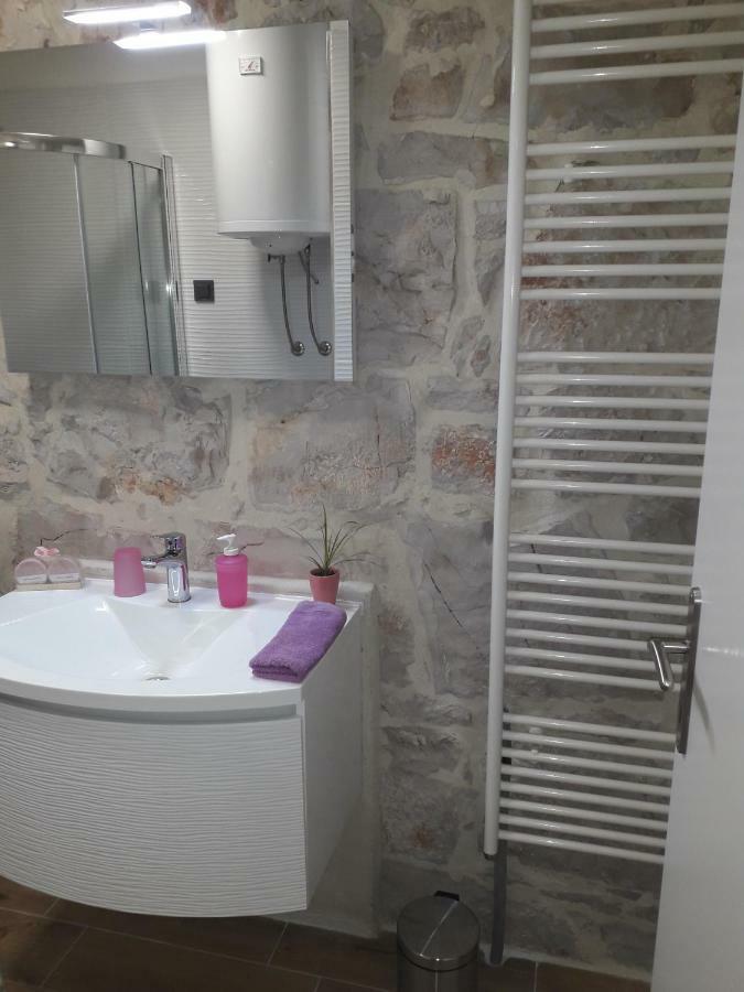 Apartment Karla Snb Lozovac Exterior foto